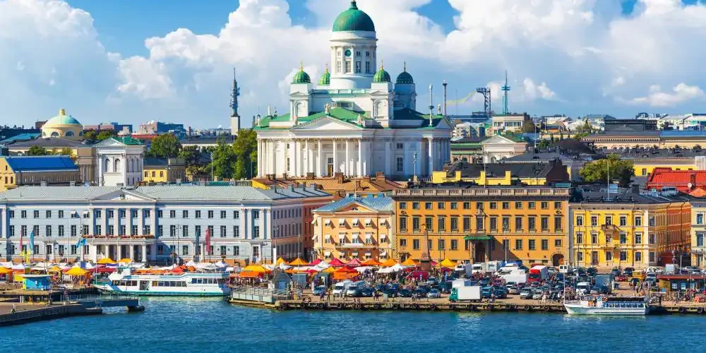kauppatori-helesinki-finland-ncl-int2cruises